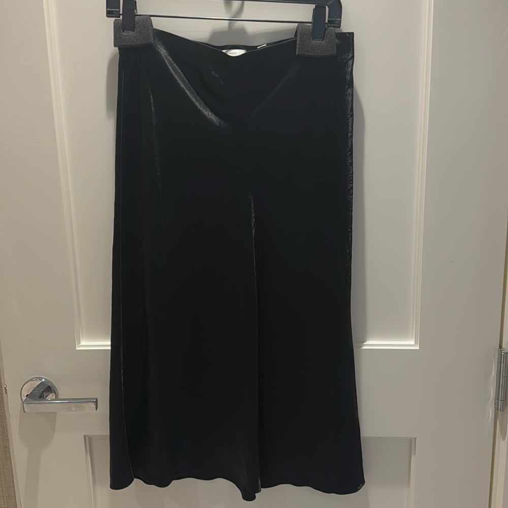 Vince silky style midi skirt black